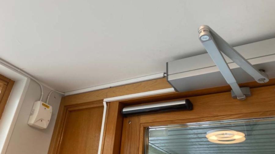 Bild på dörrautomatiken i nr 10.